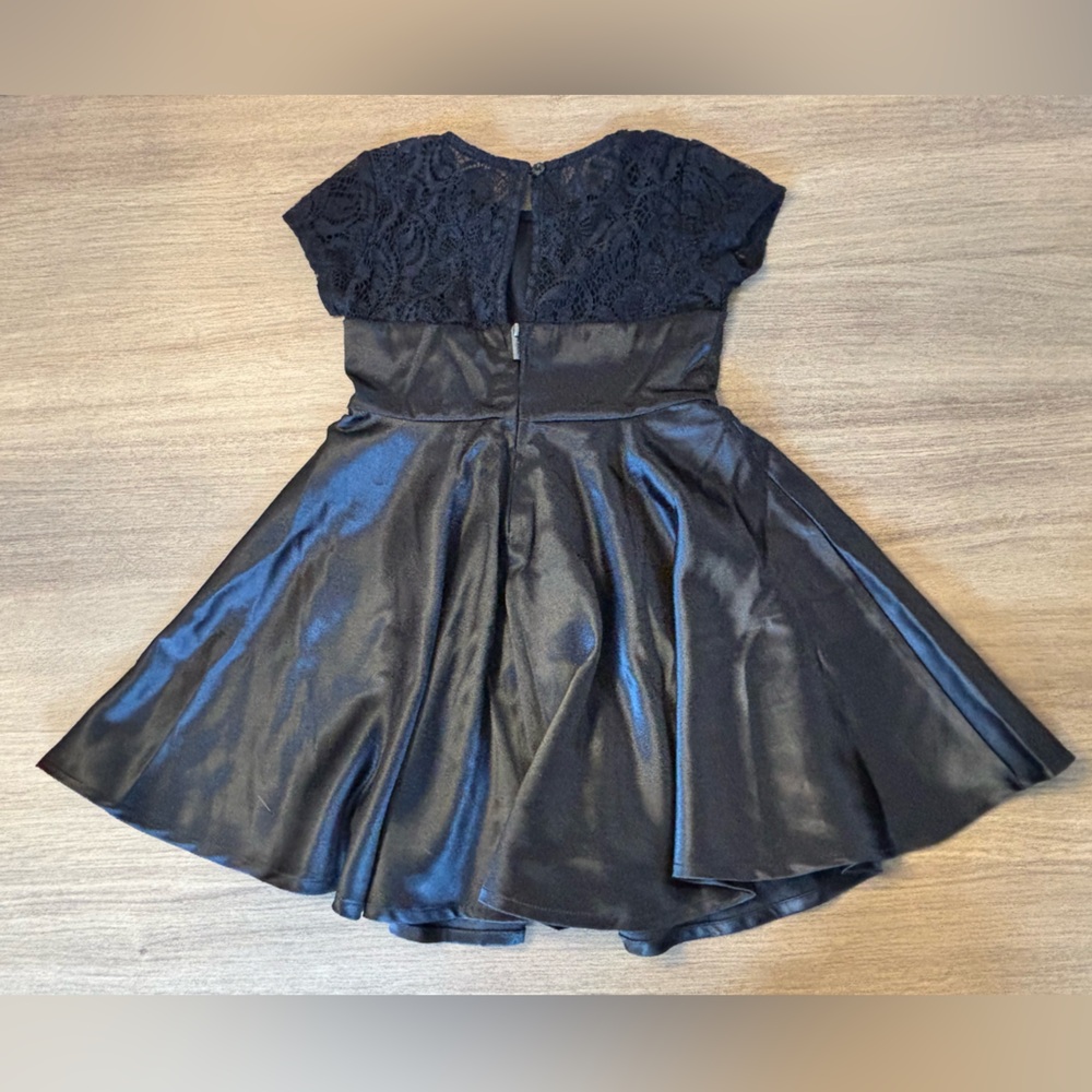 Calvin Klein BNWT Elegant Girl’s Dress, Black, Size 4T. - Picture 7 of 7
